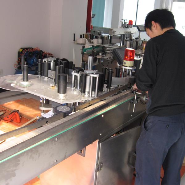 Automatski stroj za etiketiranje Siemens PLC s separatorom boca za vodu