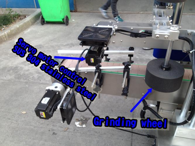 Horizontalni stroj za označavanje malih bočica / automatski uređaj za nanošenje naljepnica