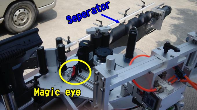 Ljepljivi lak za nanošenje noktiju Stroj za nanošenje naljepnica za okrugle boce 220V 1,5HP 50 / 60HZ