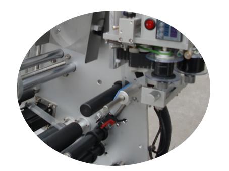 Stroj za etiketiranje male bočice od 10 ml s dvoslojnom naljepnicom s certifikatom