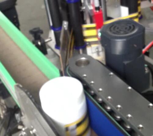 Stroj za etiketiranje okruglih boca, stroj za punjenje i etiketiranje mljevene posude od šećera