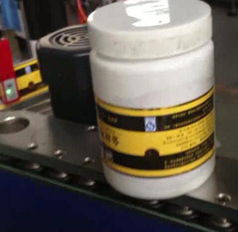 Stroj za etiketiranje okruglih boca, stroj za punjenje i etiketiranje mljevene posude od šećera