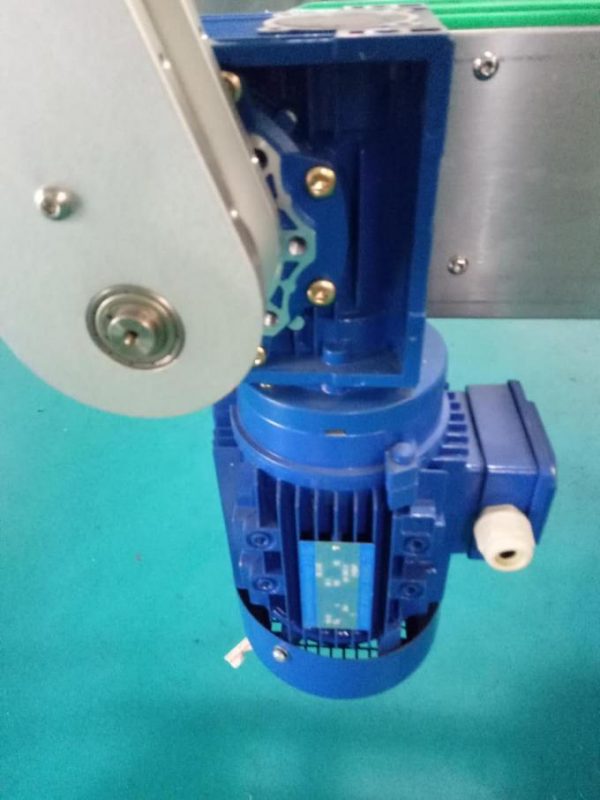 SUS304 Stroj za etiketiranje naljepnica boca s dvije strane kvadratne kvadratne naljepnice s proizvodima za osobnu njegu