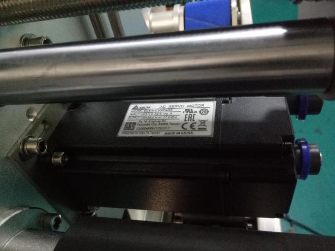 SUS304 Stroj za etiketiranje naljepnica boca s dvije strane kvadratne kvadratne naljepnice s proizvodima za osobnu njegu