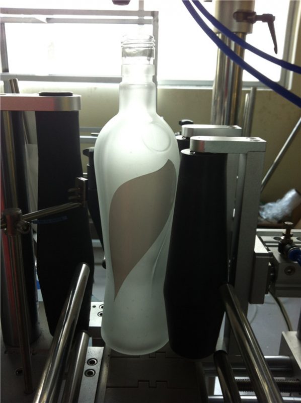 Stroj za etiketiranje naljepnica s okruglom bocom industrije pića, električni pogon