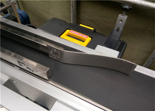 CE stroj za etiketiranje pića / pića / svakodnevnih kemikalija / lijekova