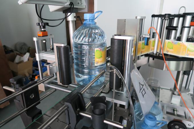 Stroj za etiketiranje naljepnica s okruglom bocom za pitku vodu od 5 l, samoljepljivi strojevi za lijepljenje naljepnica