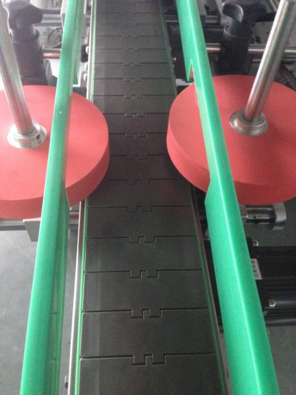 Automatizirani aplikator naljepnica za okruglu / četvrtastu / subuliformnu bocu