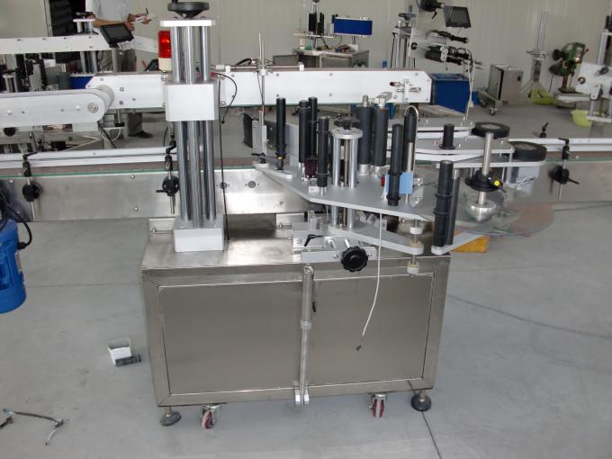 Plastične i staklene boce PLC upravljaju automatskim servo motorom stroja za označavanje dvostranih naljepnica