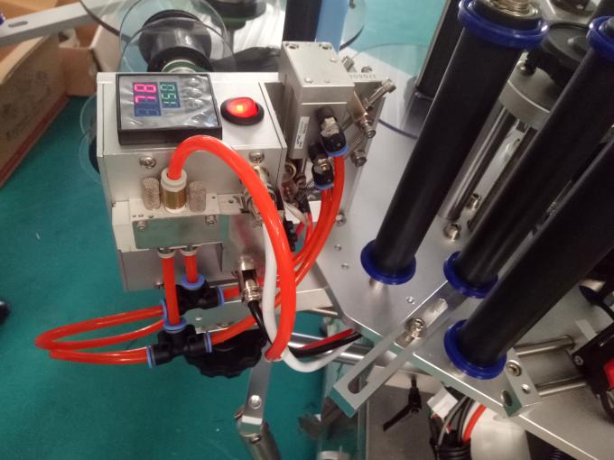 Prilagođeni stroj za etiketiranje s tri ili dvostrane naljepnice sa strojem za kodiranje