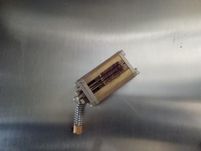 Prilagođeni stroj za etiketiranje s tri ili dvostrane naljepnice sa strojem za kodiranje