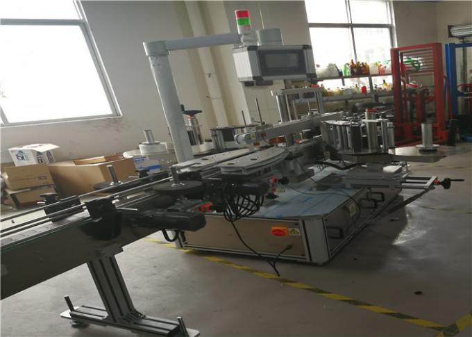 Stroj za etiketiranje samoljepljivih naljepnica za naljepnice s 3 plastične boce za kemikalije i vodu