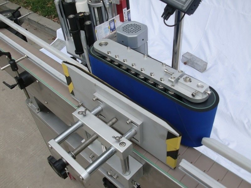 Kina Aerosol može automatski automatizirati stroj za etiketiranje okruglih bočica za samoljepljive bočice od 20-200 kom / min