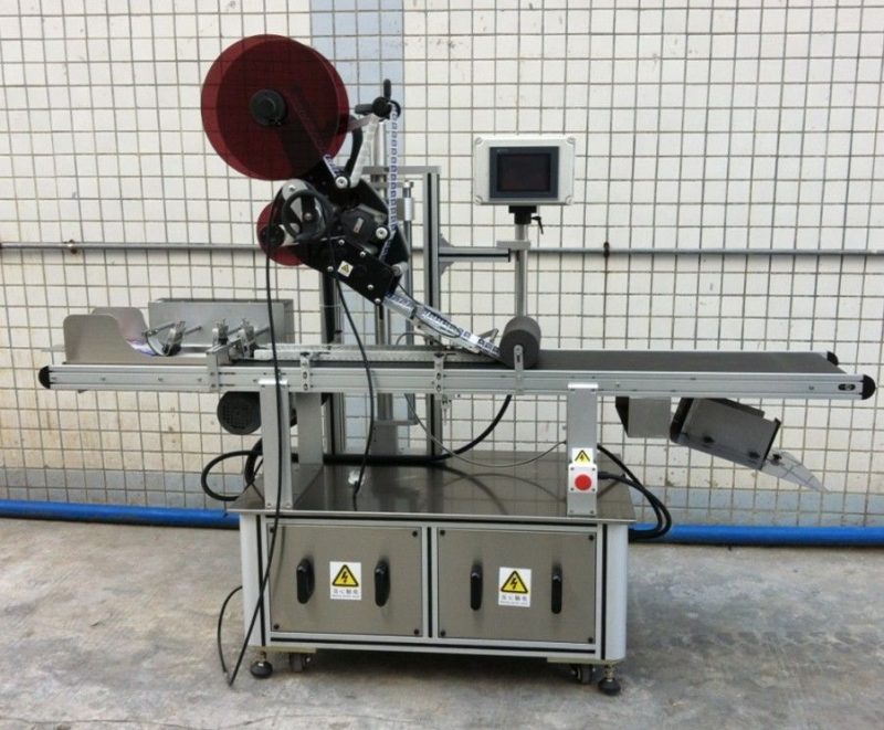 Kina gornji stroj za etiketiranje za maske / nerasprostranjene kartonske / papirnate vrećice, dobavljač naljepnica s ravnom površinom