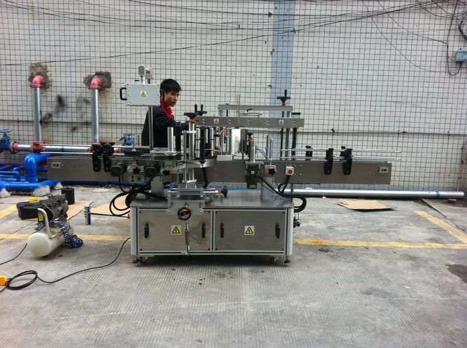 Potpuno automatski ljepljivi stroj za etiketiranje okruglih boca za boce za kućne ljubimce sprijeda i straga